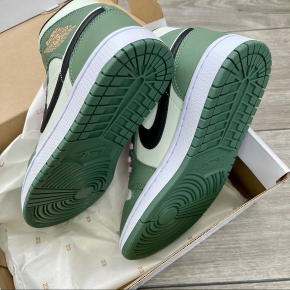 Air Jordan 1 Mid Women’s Dutch Green - Picture 10 of 10